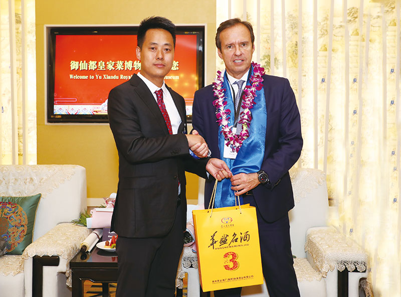 涂宸豪和玻利维亚前总统基罗加